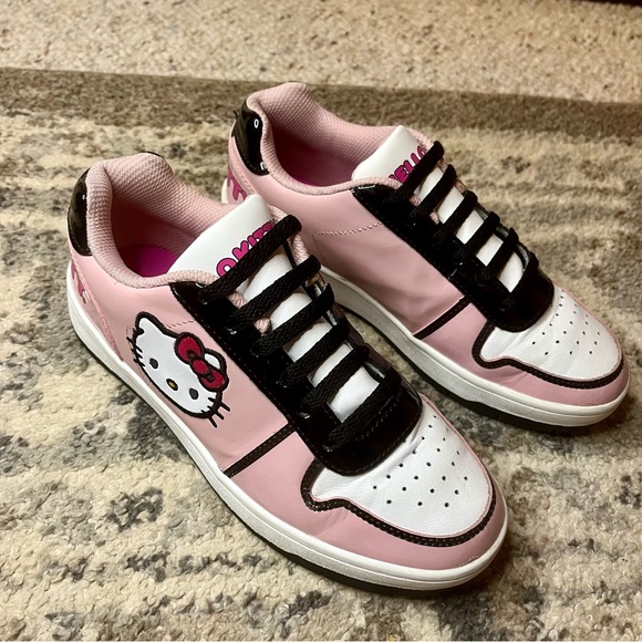 Hello Kitty Sanrio Women's Low Top Lace-Up Sneakers Pink Size 6 - Picture 1 of 11